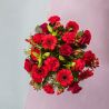 Bouquet du fleuriste rouge Dans le langage des fleurs, les fleurs roses évoquent la douceur, l’amour tendre et la gourmandise. prix 45 € à 65 €