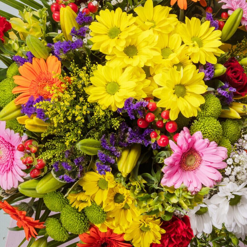 Bouquet Gloriette  Les fleurs qui composent ce bouquet évoquent l’attachement, l’émotion et la sympathie. Offrez-le à vos proches pour leur dire « tu me manques ». pris entre 45 € à 65 €