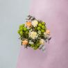 Bouquet Orangerie Royale  Avec ses œillets crème et ses roses saumon ce bouquet symbolise l’amour éternel et ardent.