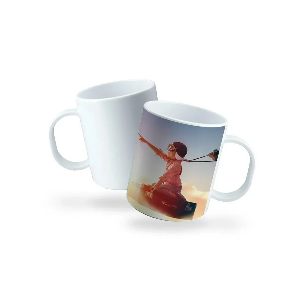 Tasses en plastique blanc