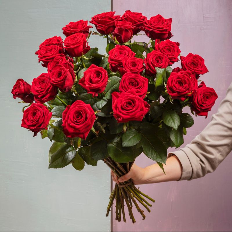 Bouquet Chambord.  Les roses rouges expriment la passion et l’amour, elles sont un véritable atout séduction dans le langage des fleurs.pris de  60 €  à  135 €