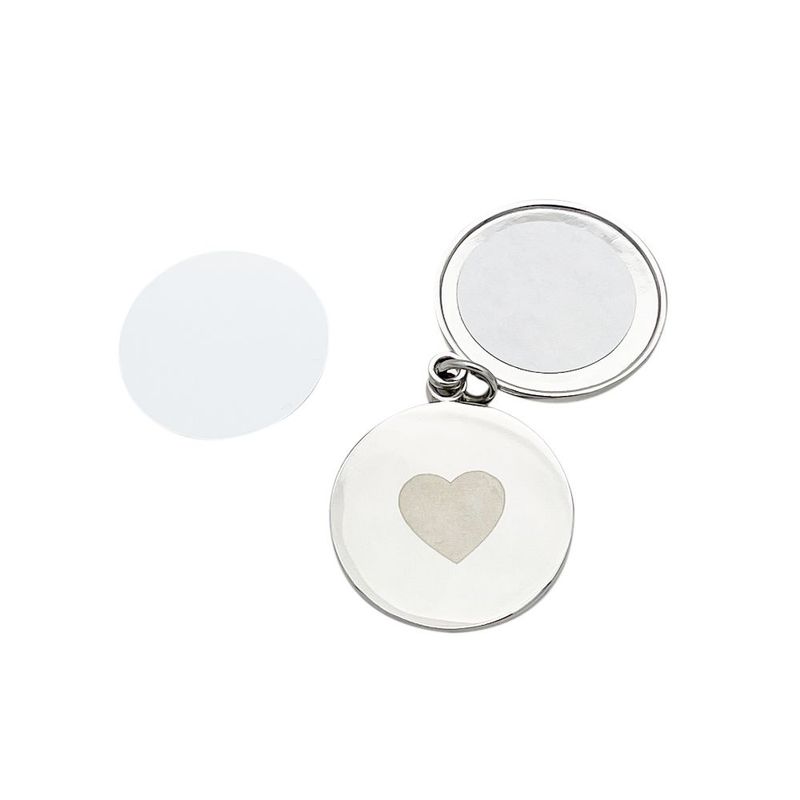 ​Ces trois  collier avec ses deux médaillons ronds