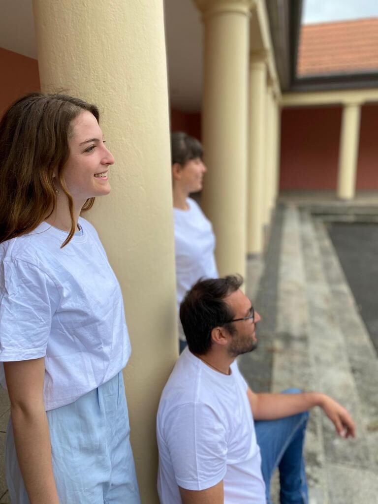 Weißes Basic-T-Shirt