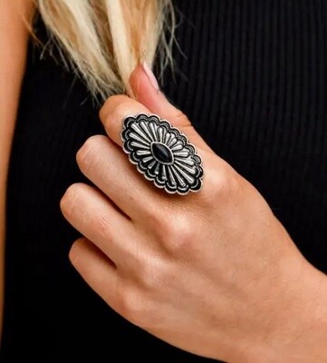 R259BLK Oval Concho Ring w/Blac