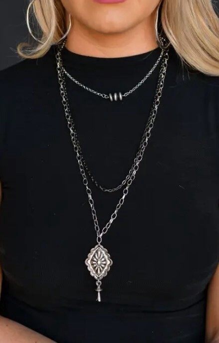 N1272 3 Layered Necklace w/Conc