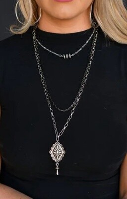 N1272 3 Layered Necklace w/Conc
