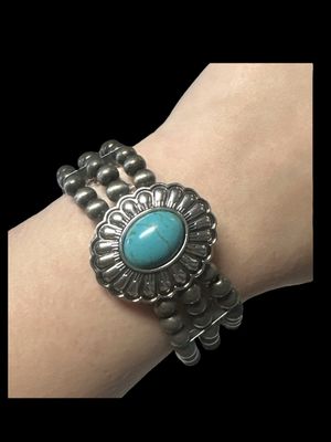 BR1431 Three Strand Strtetch Bracelet w/Center Turquoise Stone