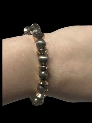 Br1442T Stretch Bracelet Silver Navajo Pearl/Gold Disc