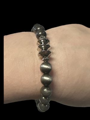 BR1445 Stretch Bracelet Faux Navajo Beads W/3 Silver Disc Accent