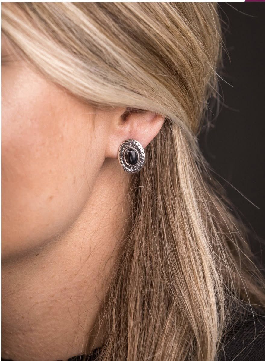 E680BLK Concho Post Earrign With Black Stone, Colour: Sil/Blk