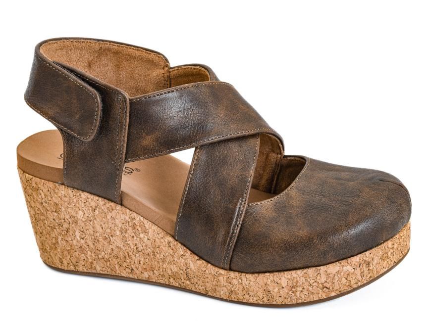 10-0150 Case Closed Closed Toe Sandal, Colour: Chocolate, Size: 11M