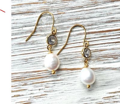 E22125 Pearl Glam French Wire Earring