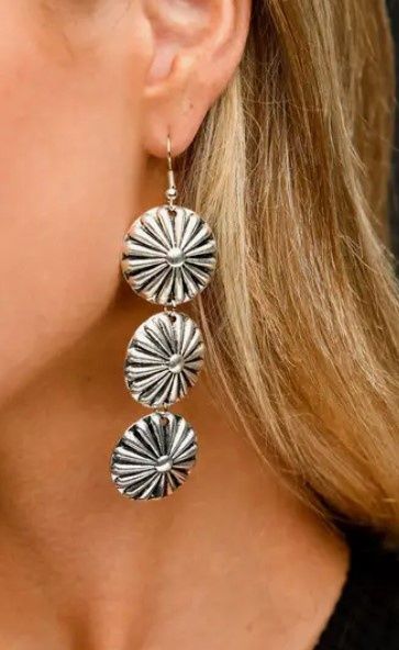 E794 3 Linked Concho French Wir, Colour: Silver, Size: Earring