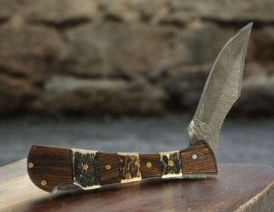 Hand-forged Damascus folding knife detail