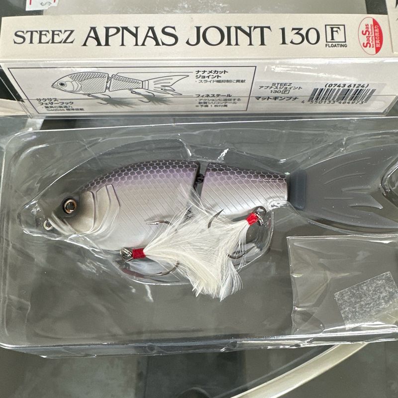 Daiwa Steez Apnas Joint 130F. 5.1” 26g (15/16 Oz). Matte Ginbuna. 2 Silicone Tails.