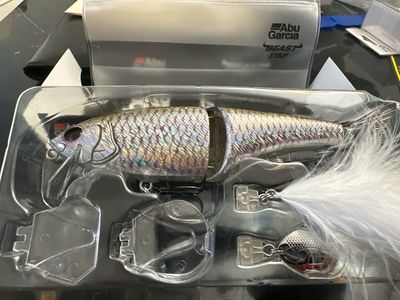 Abu Garcia Beast 175F 6.9” 1.9oz. Shining Flash. Swimbait/Glidebait With 3 Changeable Lips, 3 Changeable Tails And Soft Thick Zip Bait Bag.