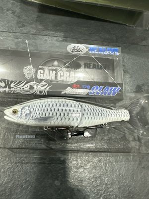 Gan Craft Jointed Claw 178. Fabulous Color U-19 Faint Glow Shad. 7”, 2oz.