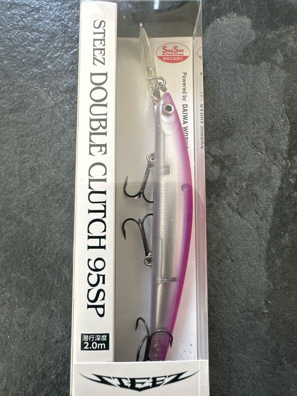 Daiwa Steez Double Clutch 95SP Jerkbait IP Pink 95mm 8.6g Hook#7