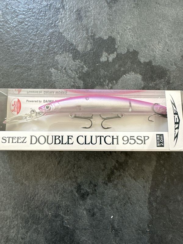 Daiwa Steez Double Clutch 95SP Jerkbait IP Pink 95mm 8.6g Hook#7