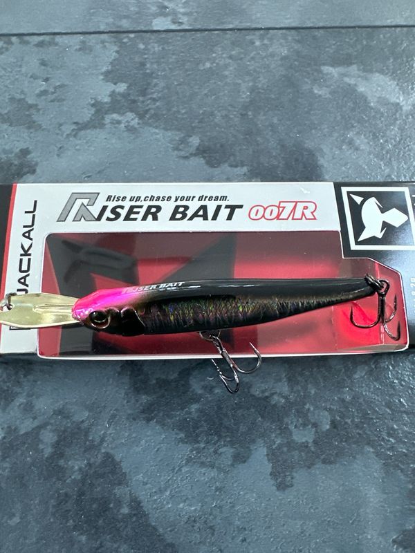 Jackall Riser Bait 007R Pink Head Aurora Black 70mm / 8.2g Sinking