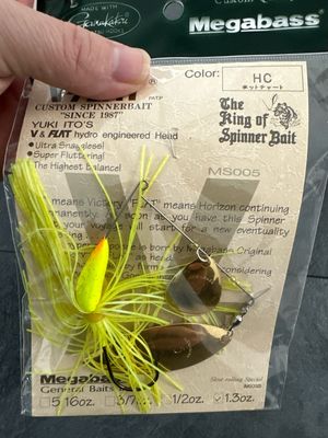 Megabass V-Flat Hot Chart BIG 1.3 Oz Spinnerbait. Gold Blades Exact Bait In Picture. RARE NIP