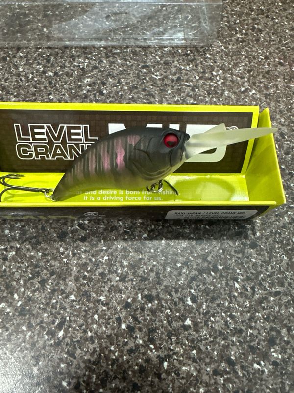 Raid Japan Level Crank Mid. Smoke Gill, 59.5mm 3/8oz. 1-1/2-2 Meter Diver (5-7’). NIP