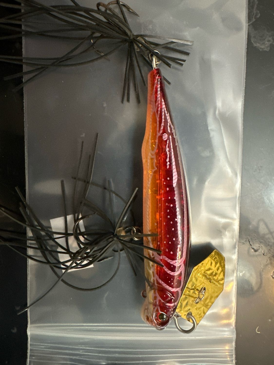 USED Imakatsu Alive Chatter 90 Fast Sinking Pre Spawn Craw. Body Excellent, Rear Treble Bit Of Rust, Chatter Blade Very Good But Edges Some Pretty Light Scratches/rust. Still A Dynamite Bait.