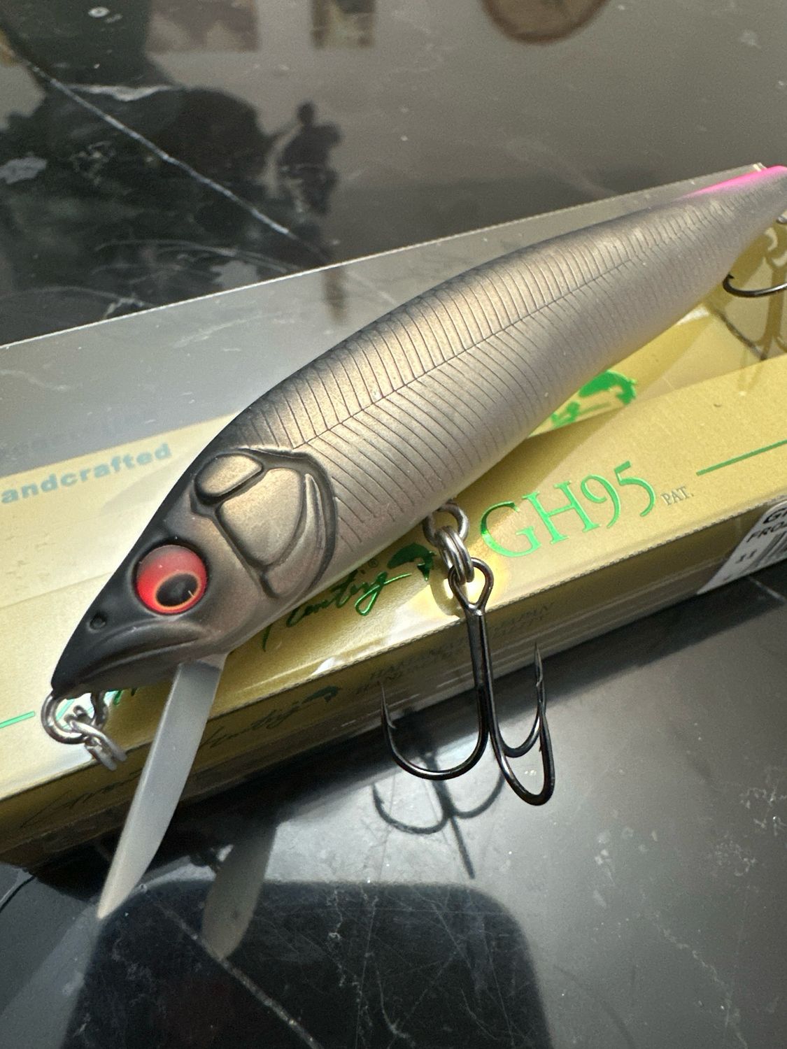 Megabass GH95 #11 Frozen Black PT 95mm 11g Suspend