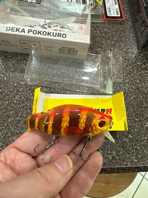 Hawg Hunters FABULOUS Custom Made Knock Off Of The Gan Craft 80 Joined Tail. Shallow, 0-1.8 Meters. Just Over 3” Each, Approx .7oz (20g) They Swim Great And They Are Genuinely Very Effective.