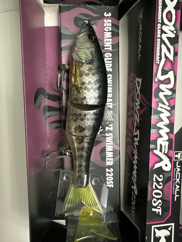 Jackall Dowz Swimmer 220 SF BIG 220mm (8.7”) 3.6oz RT Largemouth. Triple Jointed S-shaped Action. Slow Floating. Exact Bait In Pics. NIB