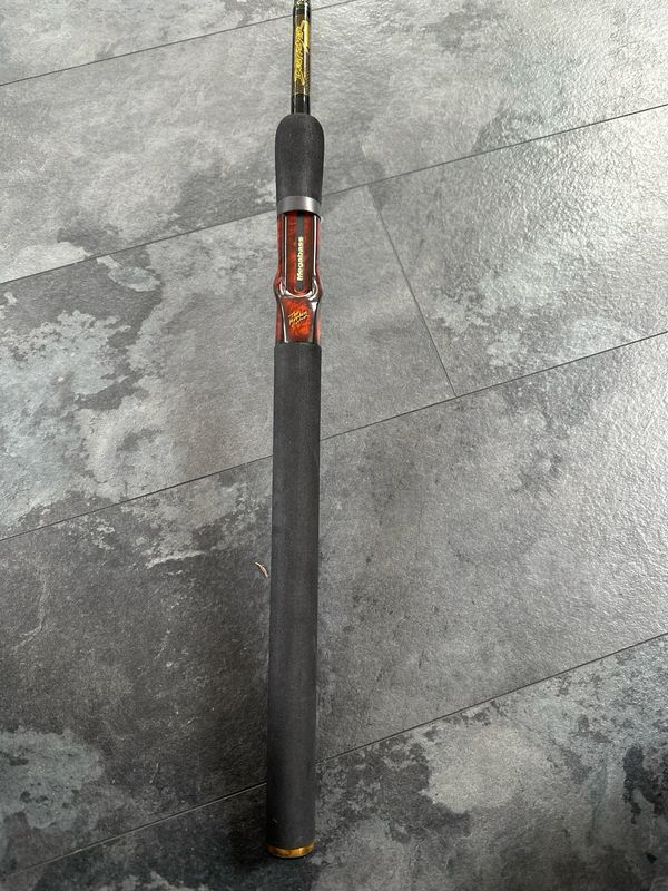 Megabass Destroyer F4-71X Advantage HT800X VERY Lightly Used/Excellent Condition. Super Rare/difficult To Find &amp; Stunning. 7’1”, Detachable Butt, 1/4-3/4oz, 8-20lb Line.