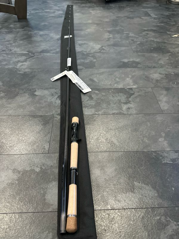 Daiwa Black Label Brand New 7111XHXB 1/2oz-3oz Lure, 14-30lb Line, Max 60lb Braid. Gorgeous &amp; New Extra Heavy Baitcast Rod With Rod Bag As In Photos. NIB