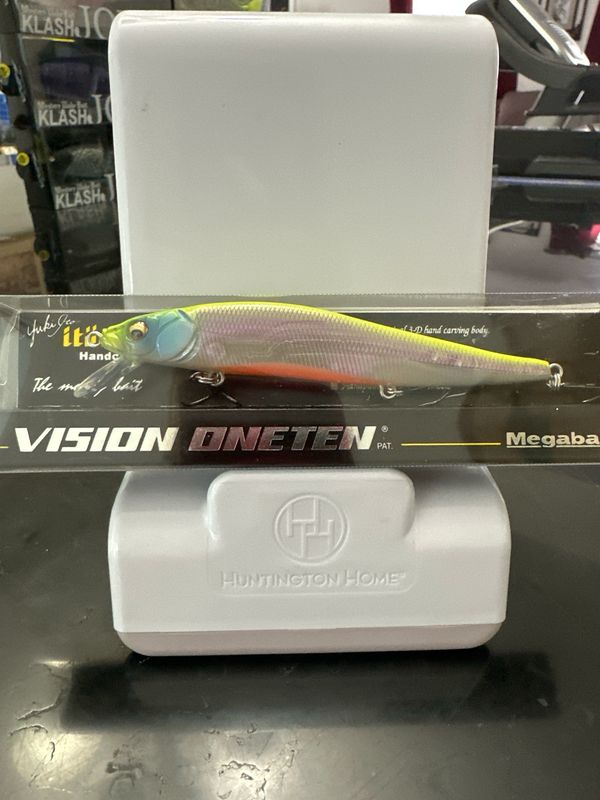 Megabass Vision Oneten #99 Aurora Reaction. 110.5mm | 1/2oz | Slow Floating | 1.8m