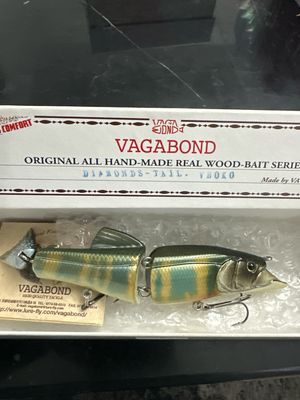 Vagabond Dart Hustler Diamonds Tail. Exact Bait In Pics. Amazing and Gorgeous SUPER RARE JDM Shallow Water Bait. Slow Floating, Just Below The Surface. New In Box.
