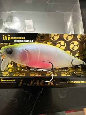 Megabass I-Jack BABY KINGYO CHART BACK. 107.7mm, 1oz Max Depth Approximately 1.5’ (0.5M). NIP