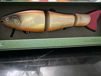 Roman Made Trick. Exact Bait In Pictures. Gorgeous Big JDM Bait. 185mm, 65g (approximately 7.3”, 2.3oz). Brand New In Package.