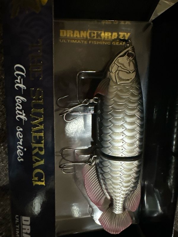 Dranckrazy Sumeragi Silver Arowana. Amazing JDM Bait. Stunning, Super Fine Scale Detail. Exact Bait In Pics. Approximately 6” 1.75oz. NIP
