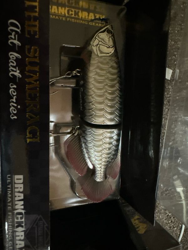 Dranckrazy Sumeragi Silver Arowana. Amazing JDM Bait. Stunning, Super Fine Scale Detail. Exact Bait In Pics. Approximately 6” 1.75oz. NIP