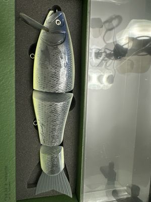 Roman Made Trick. White Bass 185mm 65g. Exact Bait In Pics. Hooks Are Always Included In Bottom Section Of Box. New In Package.