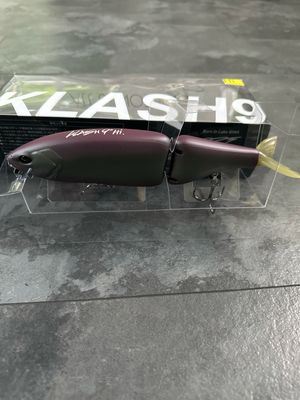 DRT Klash 9 Great Color: “Bella”. Hi Float 3.3oz Big 9” JDM Glidebait. NIP