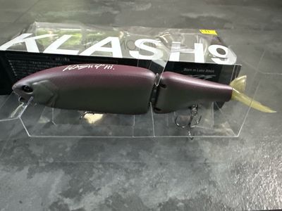 DRT Klash 9 Great Color: “Bella”. Hi Float 3.3oz Big 9” JDM Glidebait. NIP
