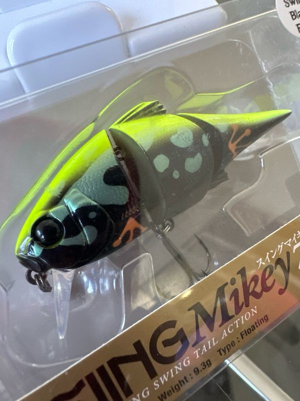 Jackall Swing Mikey 72 Swing Black Frog 72mm | 9.3g | Floating