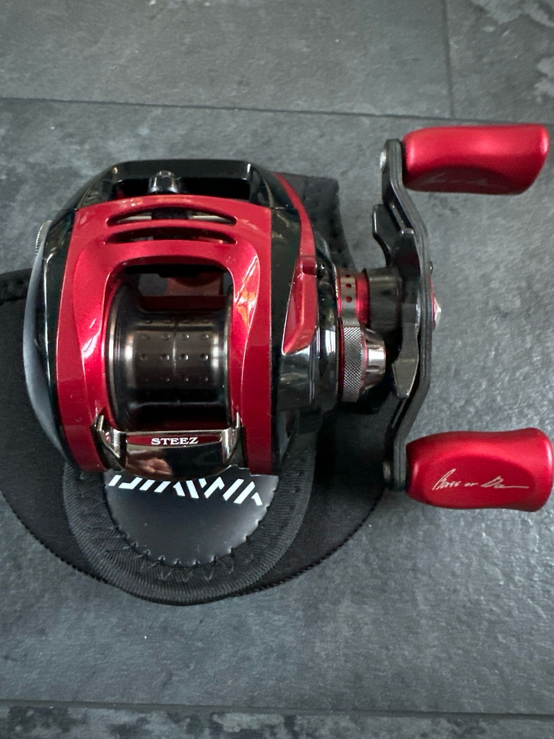 Daiwa Steez Limited SV-103H-TN Toshi Namiki Bait Cast Reel. Used But Fabulous Condition. RH With Reel Cover. Stunning Reel, Truly Excellent Condition Throughout.