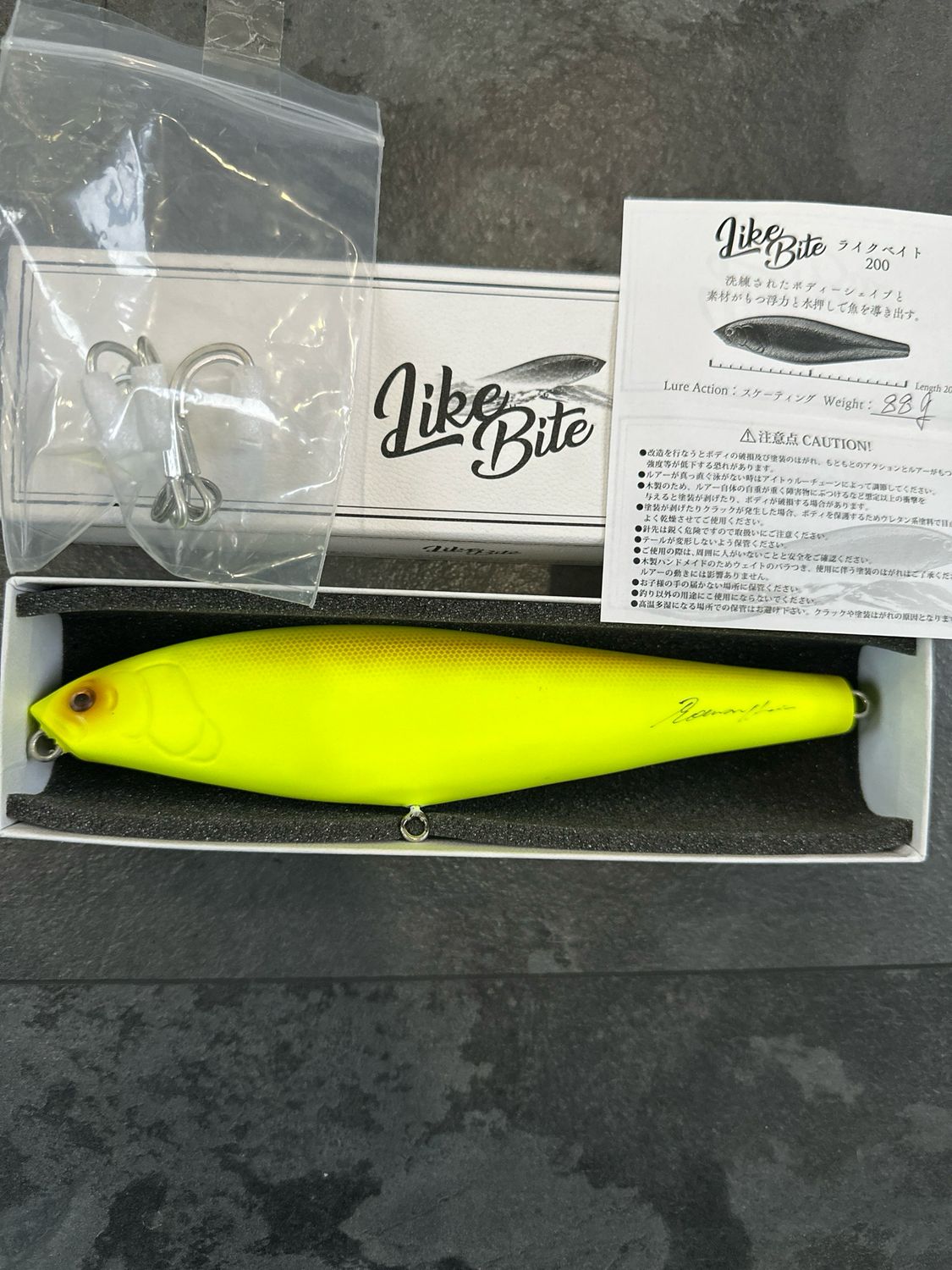 Roman Made Like Bite 200mm (approximately 8”) 88g (just over 3oz). New In Box. Exact Bait In Pics.