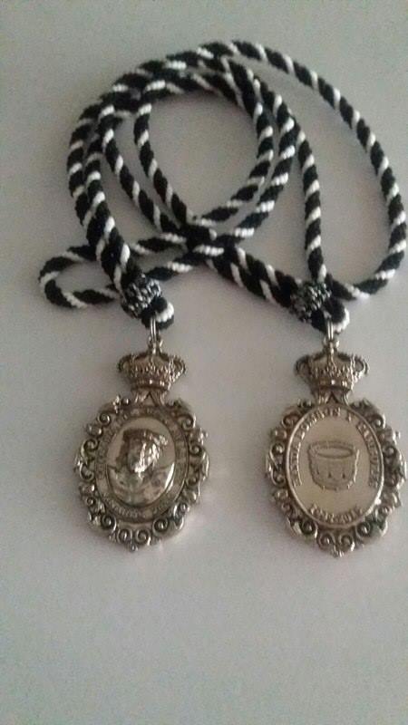 Medalla aniversario de la Banda y de la Cofradía del Cristo de la Paz.