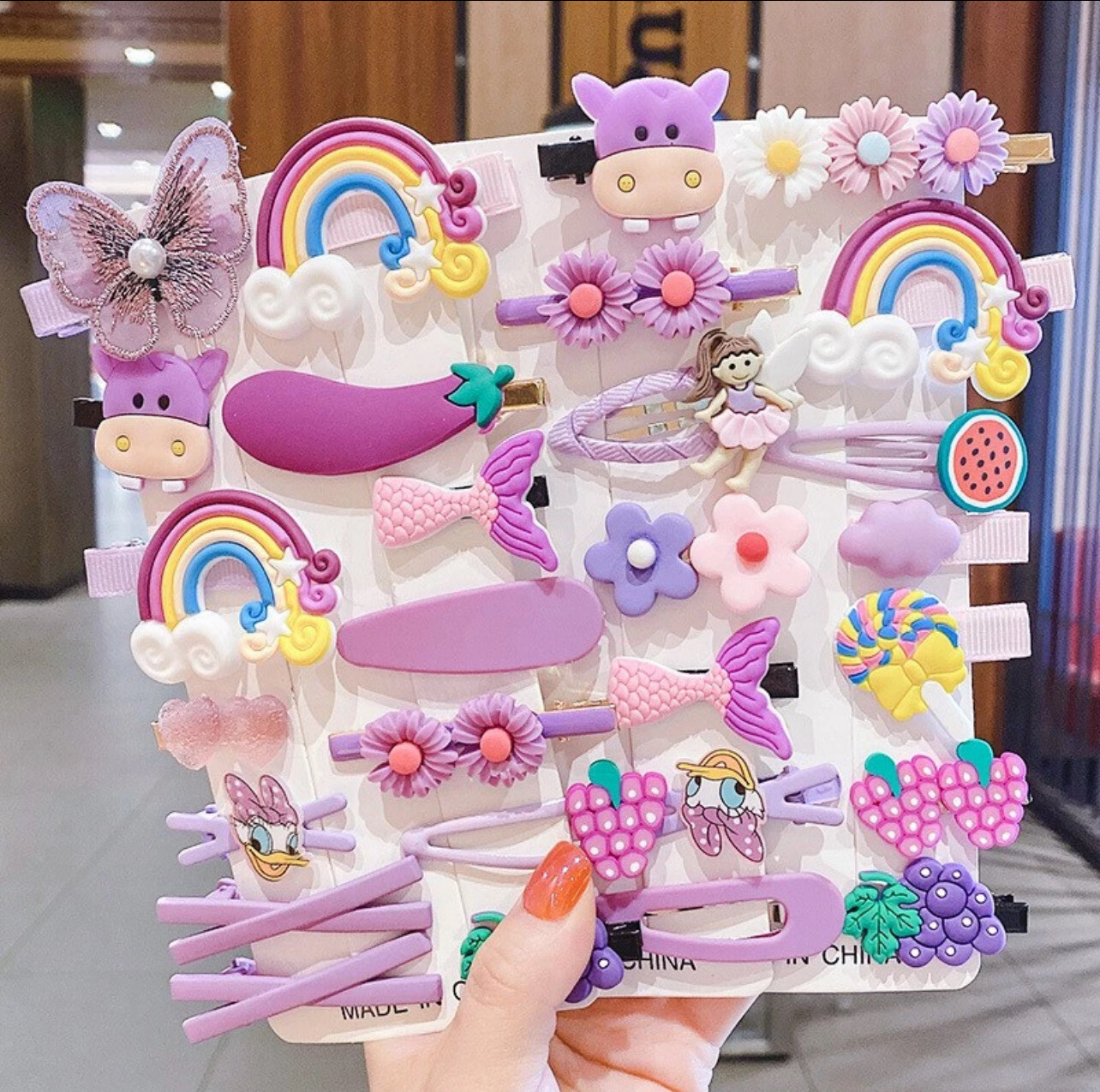 ￼Fourteen set of children&#39;s cartoon hairpin headdress girls little girls broken hair bb card cute baby hair accessories 4set $10.00