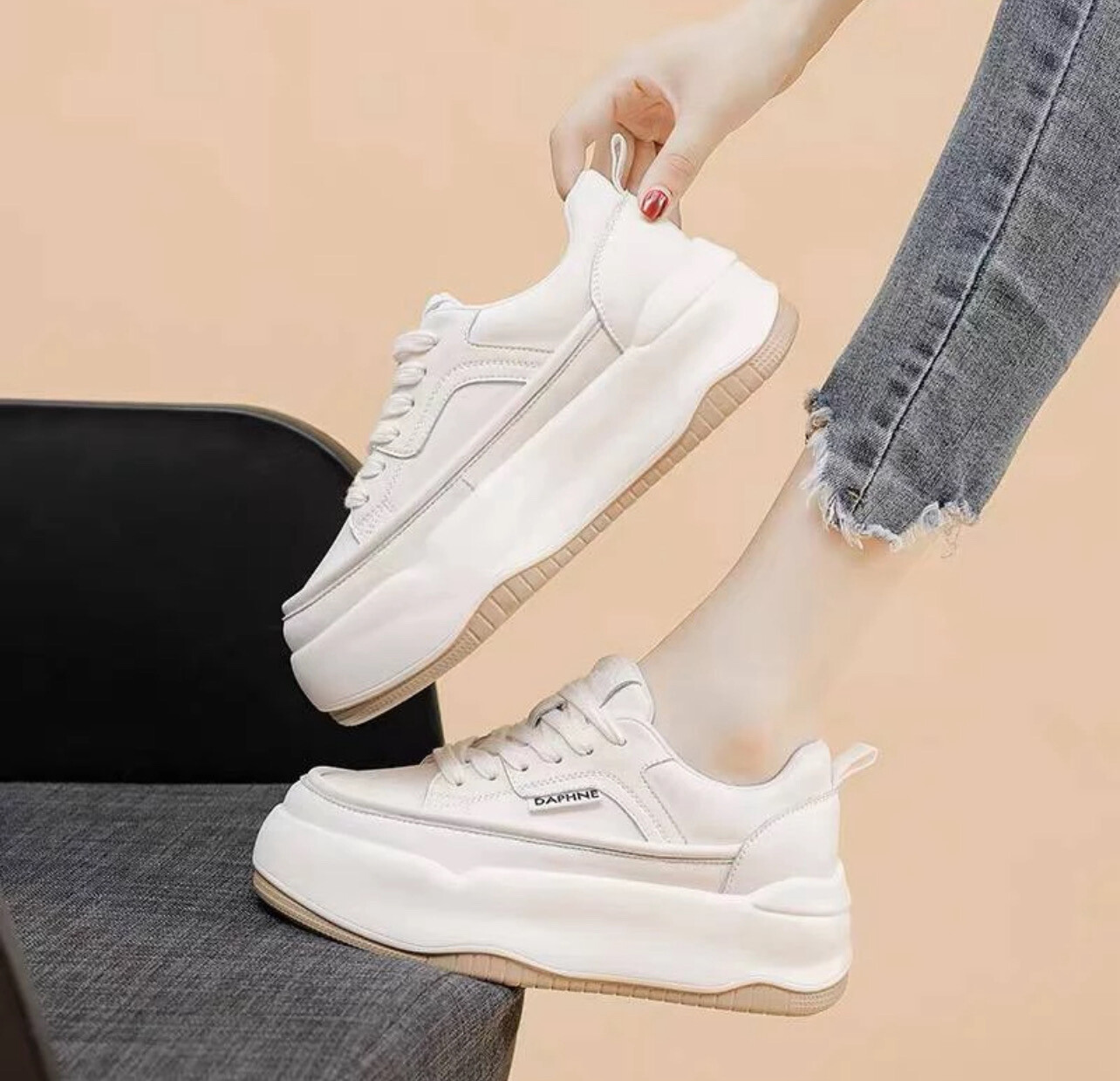 ￼￼READY STOCK Ins hot style small white shoes women new all-match heightening women&#39;s shoes thick-soled casual sports s