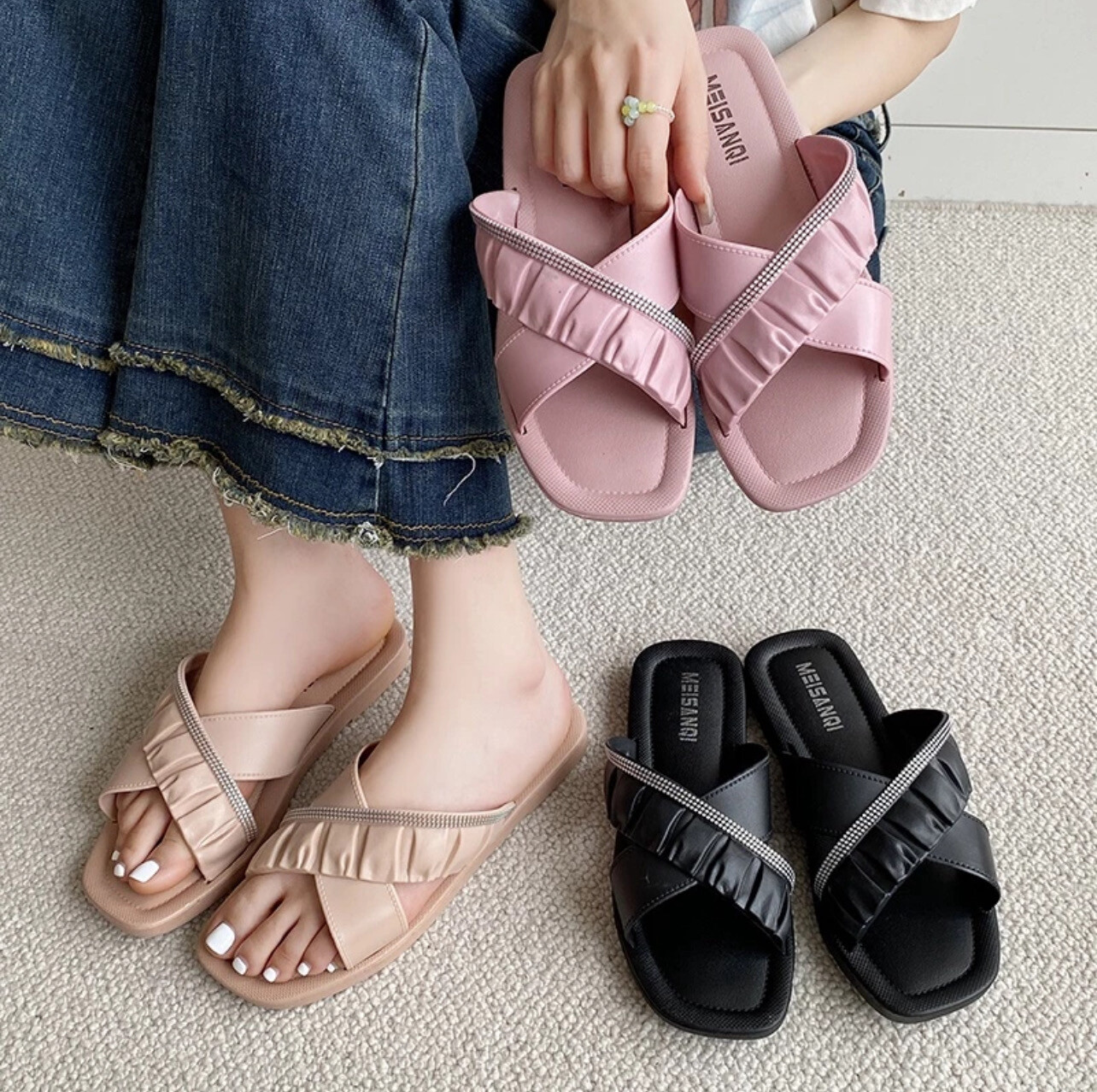 ￼READY STOCK Women&#39;s Flat Shoes Kasut Wanita Sandal Flower 2pair (2kiri/2kanan)