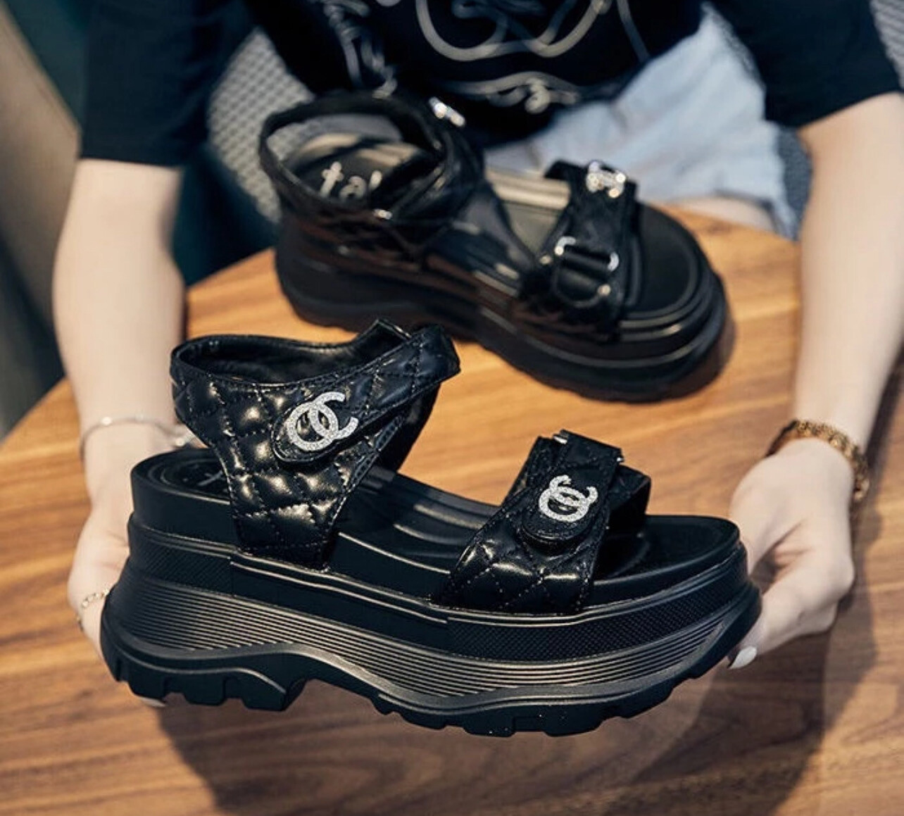 Kasut raya perempuanKorean Fashion Black Thick bottom Casual Sandals Women&#39;s Summer Velcro Flat sandal N320 (35-39)