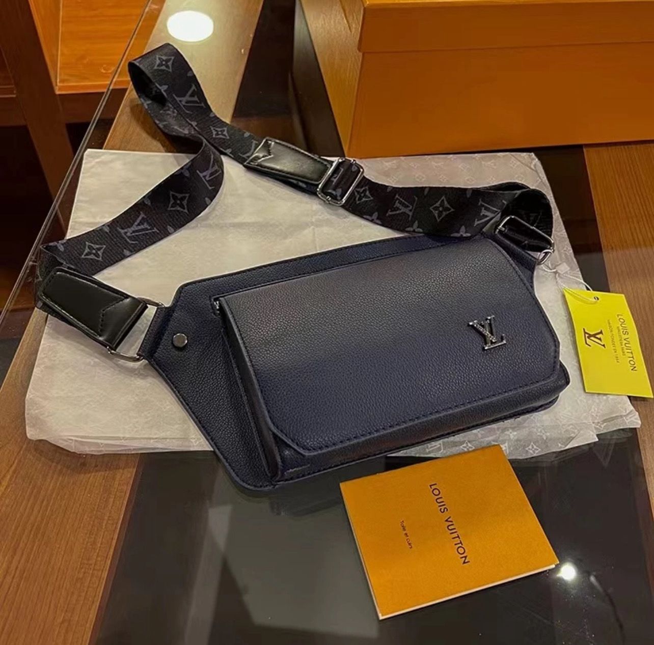 ￼New Men&#39;s Chest Bag Brand Design Leather Waist Bag